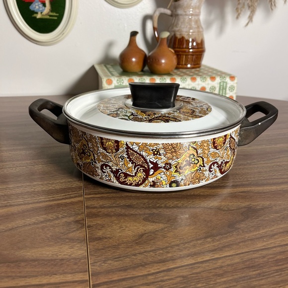 Vintage 70s Dutch Oven - Floral Enamel Cookware - Picture 12 of 12